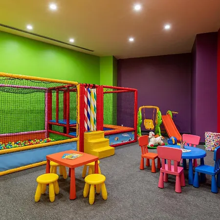 Ramada Plaza & Готель