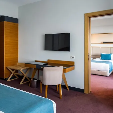Ramada Plaza & Hotel 5*