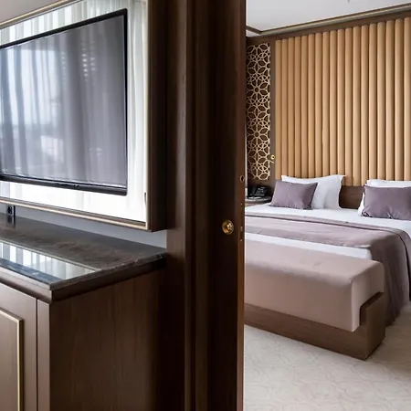 Ramada Plaza & 5*