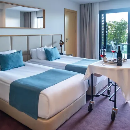 Hotel Ramada Plaza & 5*