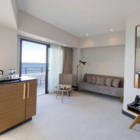 Ramada Plaza & 5*