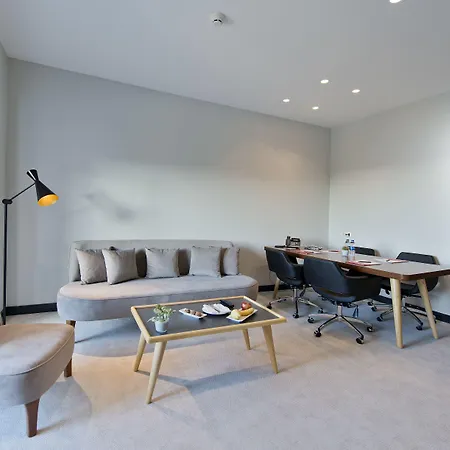 Готель Ramada Plaza & 5*