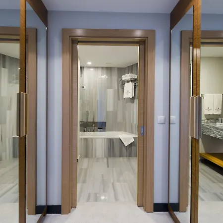 Hotel Ramada Plaza & Trebizonda