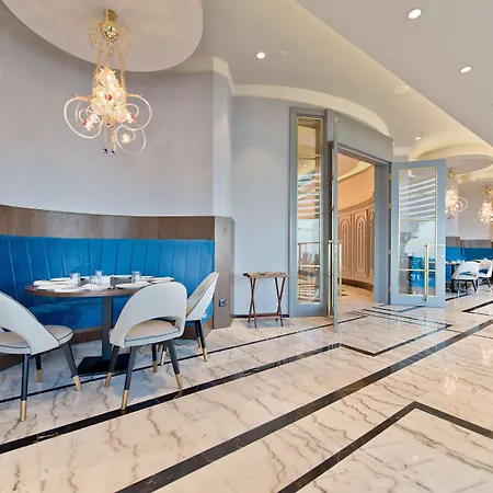 Готель Ramada Plaza & 5*