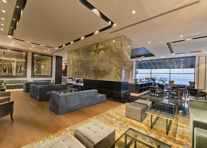 Hotel Ramada Plaza & 5*