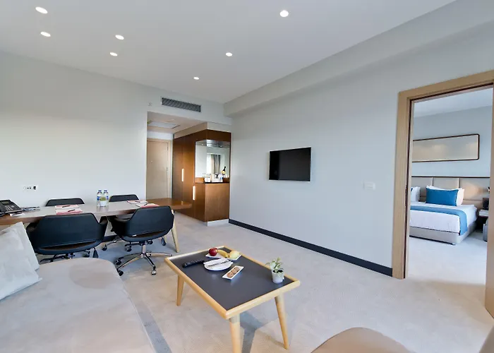 Szálloda Ramada Plaza & 5*