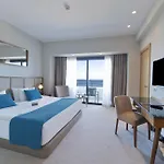 호텔 Ramada Plaza & 5*