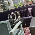 호텔 Ramada Plaza & 트라존