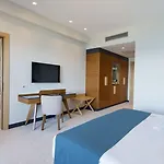 호텔 Ramada Plaza &