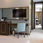 Ramada Plaza & 5*