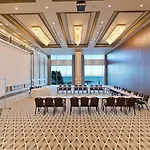Ramada Plaza & 트라존