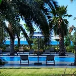 호텔 Ramada Plaza & 5*