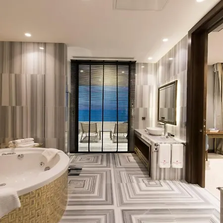 Ramada Plaza & Hotel 5*