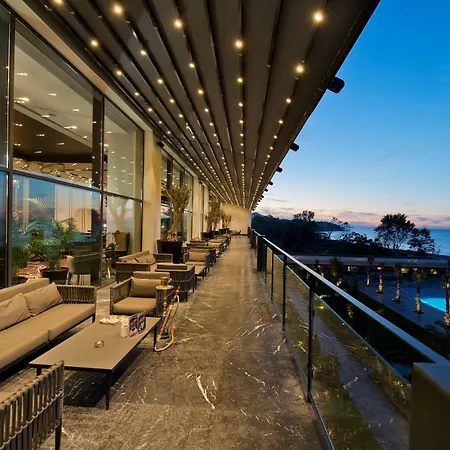 Ramada Plaza & Hotel