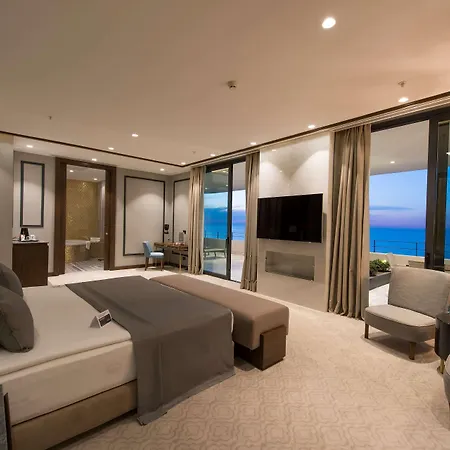 Ramada Plaza & Hotel 5*