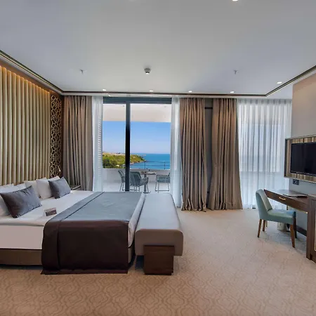 Ramada Plaza & Hotel