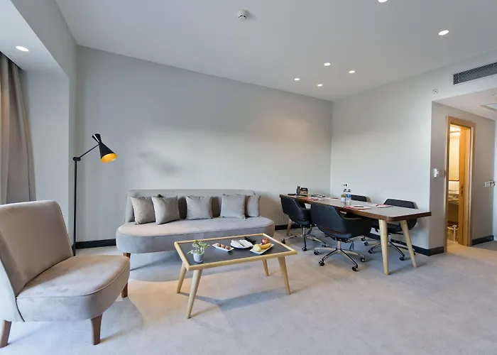 Hotel Ramada Plaza & 5*