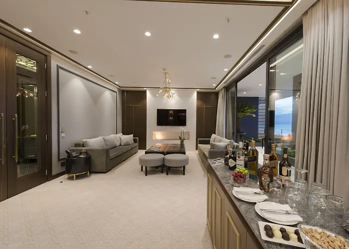 Ramada Plaza & Hotel