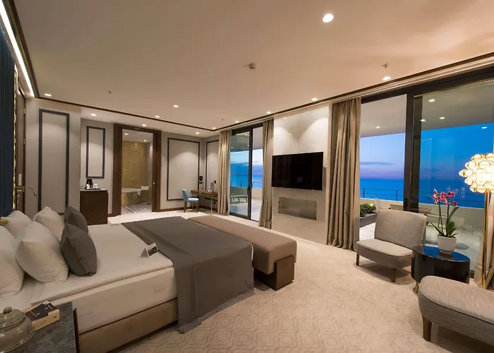 Ramada Plaza & Hotel 5*